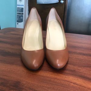 Tan heel